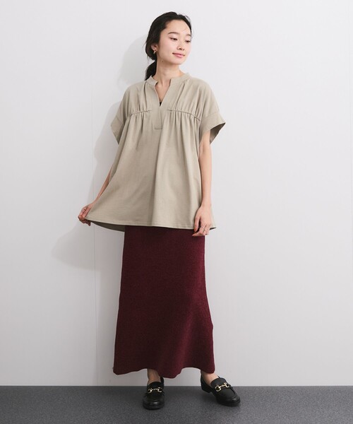 le cercle ADAM ET ROPE'(ルセルクルアダムエロペ)の「ドライ天竺スキッパーギャザーTシャツ(Tシャツ/カットソー・レディース・ブラック/ホワイト/ブラウン・FREE)」の8枚目の写真