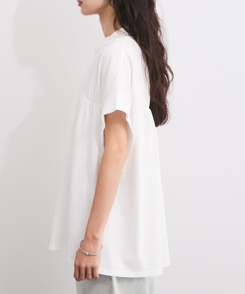 le cercle ADAM ET ROPE'(ルセルクルアダムエロペ)の「ドライ天竺スキッパーギャザーTシャツ(Tシャツ/カットソー・レディース・ブラック/ホワイト/ブラウン・FREE)」の11枚目の写真
