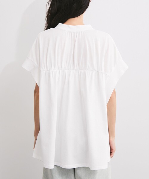 le cercle ADAM ET ROPE'(ルセルクルアダムエロペ)の「ドライ天竺スキッパーギャザーTシャツ(Tシャツ/カットソー・レディース・ブラック/ホワイト/ブラウン・FREE)」の12枚目の写真