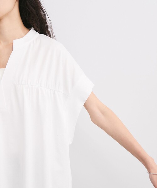 le cercle ADAM ET ROPE'(ルセルクルアダムエロペ)の「ドライ天竺スキッパーギャザーTシャツ(Tシャツ/カットソー・レディース・ブラック/ホワイト/ブラウン・FREE)」の14枚目の写真