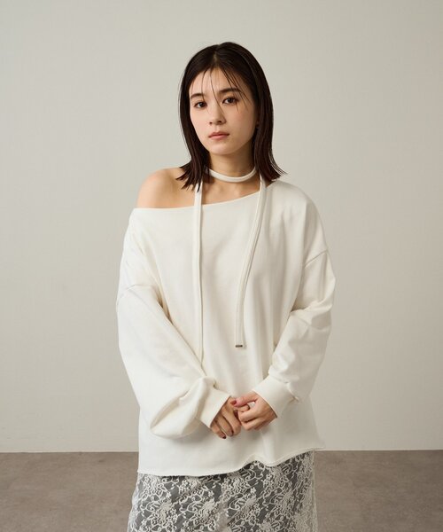 Omekashi（オメカシ）の「チョーカー付きオフショルスウェット（パーカー・レディース・チャコールグレー/オフホワイト/グレー・FREE）」の5枚目の写真