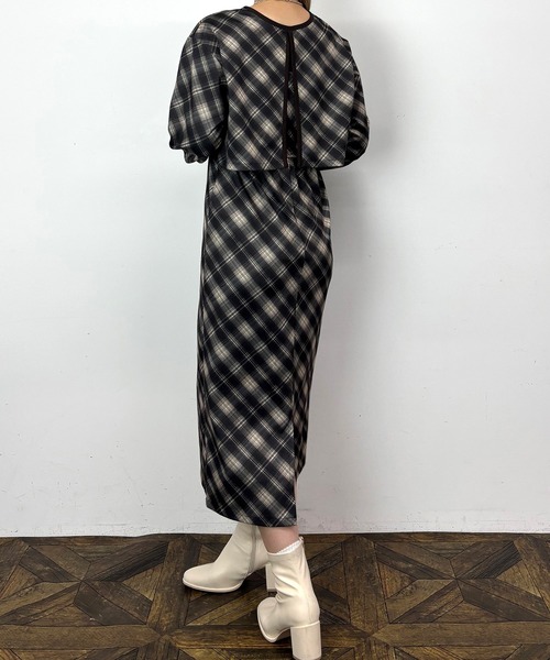 NICOLE CLUB(ニコル クラブ)の「カーディガンセットキャミワンピース(ワンピース・レディース・ブルー/レッド/チャコール・MEDIUM)」の11枚目の写真