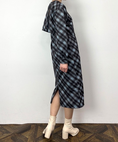 NICOLE CLUB(ニコル クラブ)の「カーディガンセットキャミワンピース(ワンピース・レディース・ブルー/レッド/チャコール・MEDIUM)」の14枚目の写真