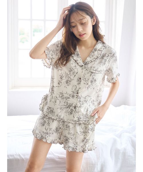 SNIDEL HOME（スナイデルホーム）の「【接触冷感】カットレーヨンショートパンツ（ルームウェア/パジャマ・レディース・ライトベージュ/ピンク/アイボリー・F）」の3枚目の写真