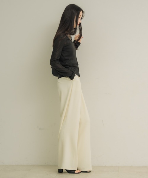 NEUNA(ヌナ)の「【二の腕カバー/日焼け対策を可愛く!!】シアーカラーリブトップス(Tシャツ/カットソー・レディース・ブラック/アイボリー・FREE)」の4枚目の写真
