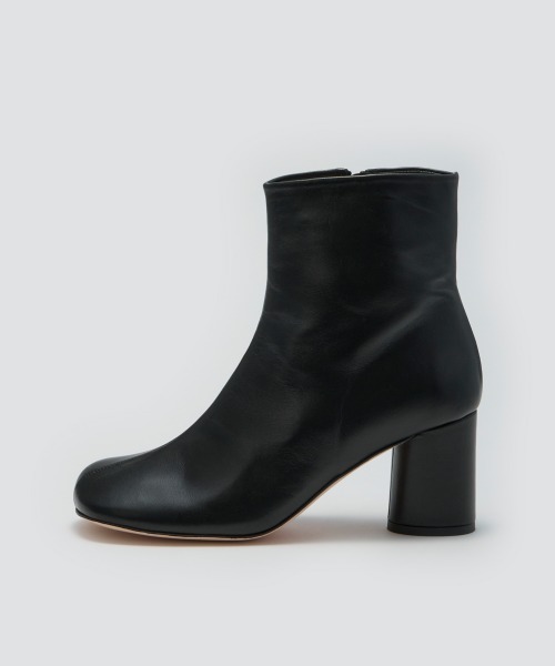 PELLICO SUNNY（ペリーコサニー）の「GRACIA ショートブーツ 7.0cm BLACK（ブーツ・レディース・ブラック・35/36/37/38/39）」の2枚目の写真
