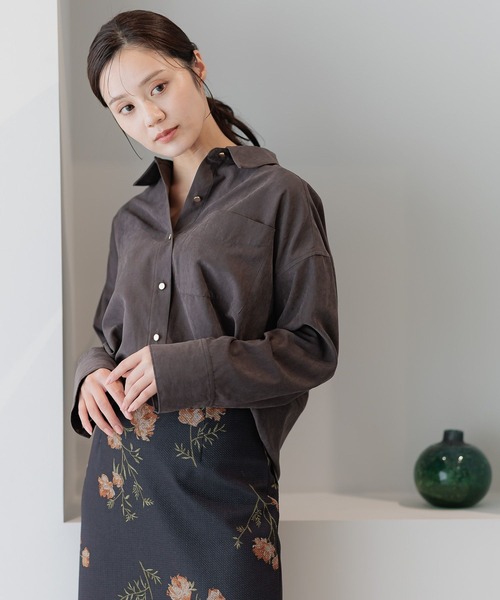 Andemiu(アンデミュウ)の「スウェードライクシャツ587166(シャツ/ブラウス・レディース・チャコールグレー/ブラウン/アイボリー・FREE)」の12枚目の写真