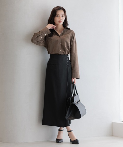 Andemiu(アンデミュウ)の「スウェードライクシャツ587166(シャツ/ブラウス・レディース・チャコールグレー/ブラウン/アイボリー・FREE)」の13枚目の写真