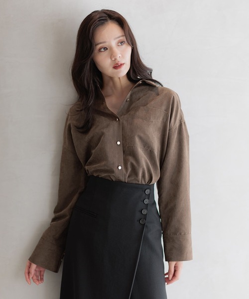 Andemiu(アンデミュウ)の「スウェードライクシャツ587166(シャツ/ブラウス・レディース・チャコールグレー/ブラウン/アイボリー・FREE)」の16枚目の写真