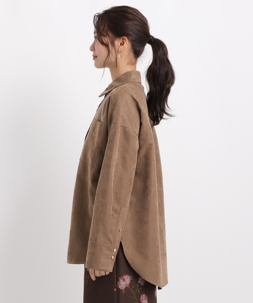 Andemiu(アンデミュウ)の「スウェードライクシャツ587166(シャツ/ブラウス・レディース・チャコールグレー/ブラウン/アイボリー・FREE)」の22枚目の写真