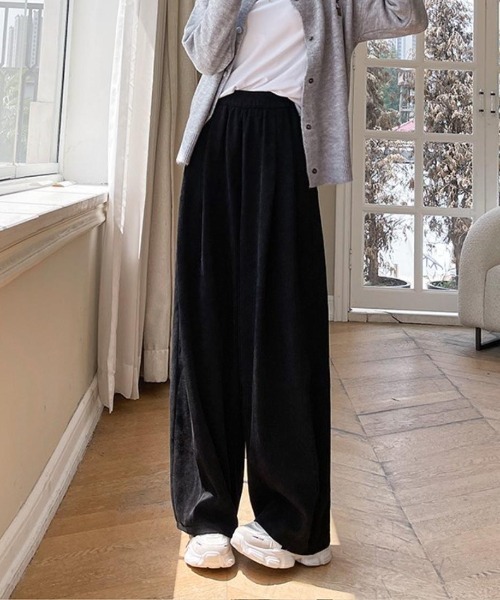 maison de LATIR(メゾンドラティール)の「大人カジュアルにおすすめの裏起毛ワイドイージーパンツ(その他パンツ・レディース・ホワイト/ブラウン/ブラック・FREE)」の2枚目の写真