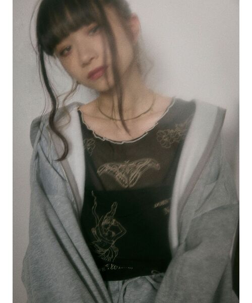 MURUA（ムルーア）の「Sarah×MURUAタトゥーライクシアートップス（Tシャツ/カットソー・レディース・アイボリー/ブラック・FREE）」の8枚目の写真