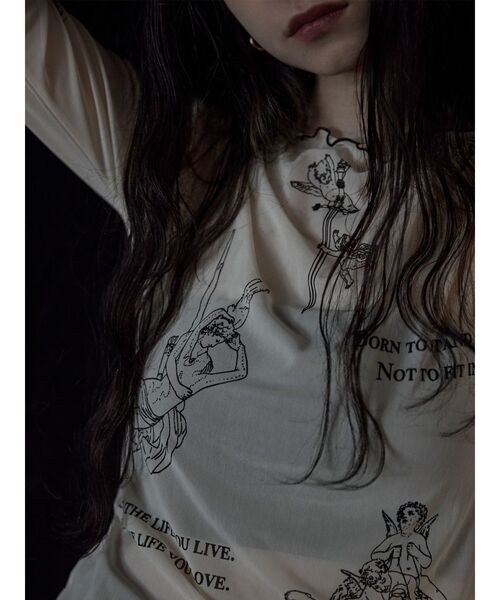 MURUA（ムルーア）の「Sarah×MURUAタトゥーライクシアートップス（Tシャツ/カットソー・レディース・アイボリー/ブラック・FREE）」の11枚目の写真