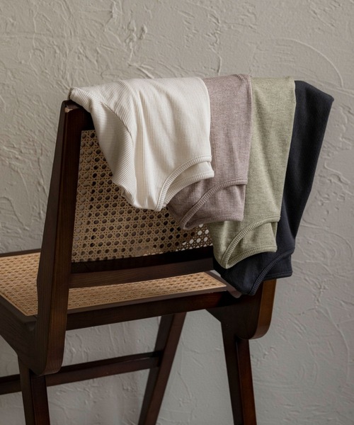 NOAHL(ノアル)の「【NOAHL】ラメリブロンT(Tシャツ/カットソー・レディース・グリーン系/チャコール/オフホワイト/ブラウン系・FREE)」の5枚目の写真