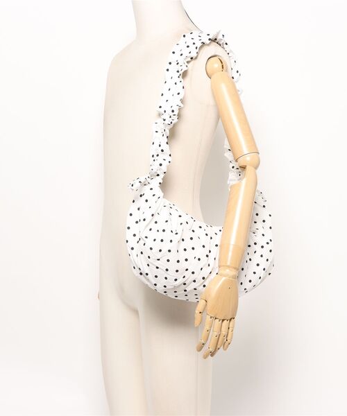 Never mind the XU / Chikashitsu+（ネバーマインド ザ エックスユー / チカシツプラス）の「【nmtc+】dot shoulder bag / 【エヌエムティーシープラス】ドットショルダーバッグ（ショルダーバッグ・レディース・ピンク/アイボリー/ブラック・ONE SIZE）」の10枚目の写真