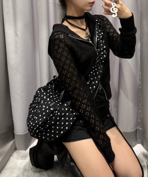 Never mind the XU / Chikashitsu+（ネバーマインド ザ エックスユー / チカシツプラス）の「【nmtc+】dot shoulder bag / 【エヌエムティーシープラス】ドットショルダーバッグ（ショルダーバッグ・レディース・ピンク/アイボリー/ブラック・ONE SIZE）」の3枚目の写真