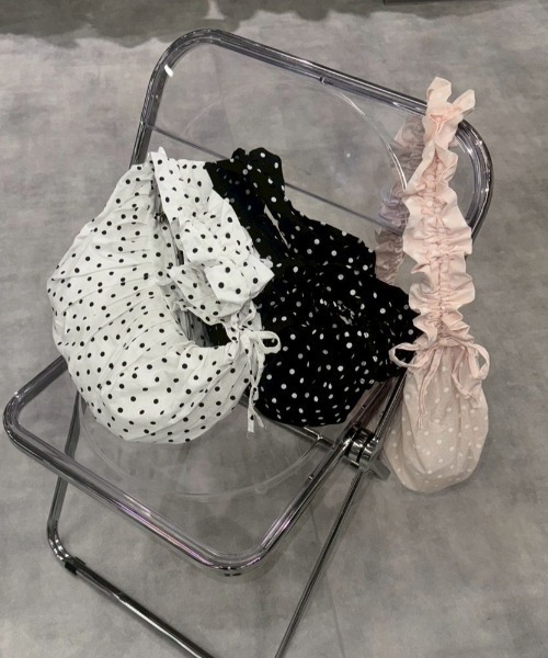 Never mind the XU / Chikashitsu+（ネバーマインド ザ エックスユー / チカシツプラス）の「【nmtc+】dot shoulder bag / 【エヌエムティーシープラス】ドットショルダーバッグ（ショルダーバッグ・レディース・ピンク/アイボリー/ブラック・ONE SIZE）」の6枚目の写真