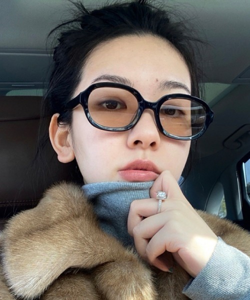 Vipoa（ヴィポア）の「BROWN LENS ブラックオーバルサングラス（サングラス・レディース・ブラウン系その他・FREE）」の10枚目の写真