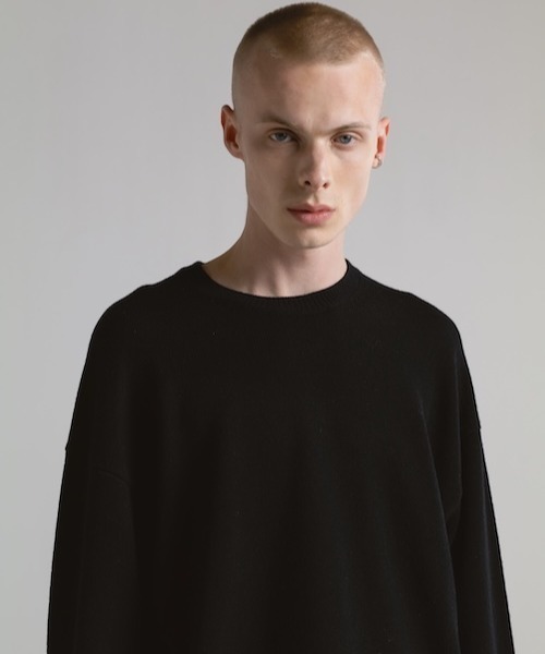 CINOH(チノ)の「CREW NECK KNIT(ニット/セーター・メンズ・ブラック/グレー・46)」の9枚目の写真