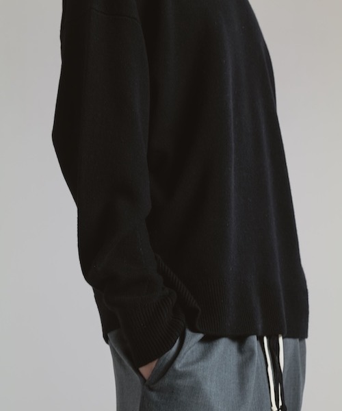 CINOH(チノ)の「CREW NECK KNIT(ニット/セーター・メンズ・ブラック/グレー・46)」の10枚目の写真
