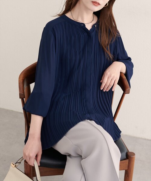 natural couture(ナチュラルクチュール)の「【WEB限定】前後2WAYプリーツブラウス(シャツ/ブラウス・レディース・ボルドー/ネイビー/グレイッシュベージュ/オフホワイト・FREE)」の1枚目の写真