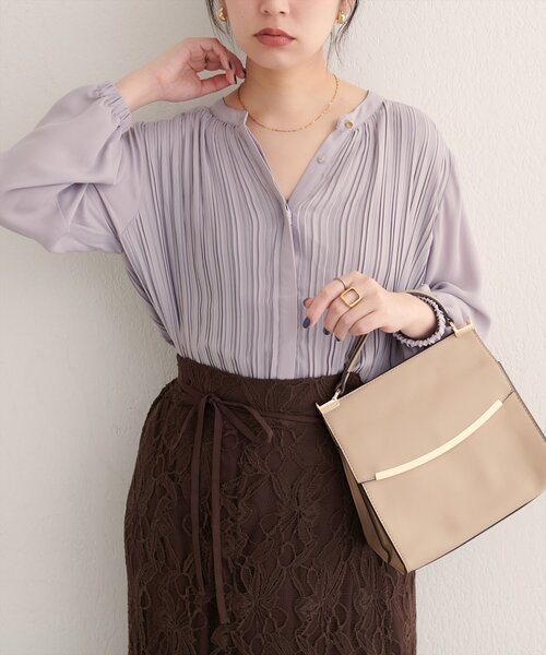 natural couture(ナチュラルクチュール)の「【WEB限定】前後2WAYプリーツブラウス(シャツ/ブラウス・レディース・ボルドー/ネイビー/グレイッシュベージュ/オフホワイト・FREE)」の3枚目の写真