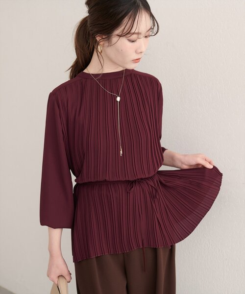natural couture(ナチュラルクチュール)の「【WEB限定】前後2WAYプリーツブラウス(シャツ/ブラウス・レディース・ボルドー/ネイビー/グレイッシュベージュ/オフホワイト・FREE)」の4枚目の写真
