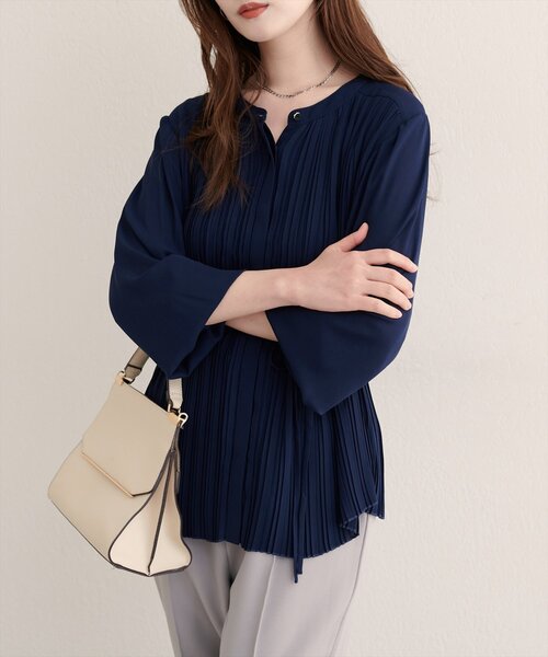 natural couture(ナチュラルクチュール)の「【WEB限定】前後2WAYプリーツブラウス(シャツ/ブラウス・レディース・ボルドー/ネイビー/グレイッシュベージュ/オフホワイト・FREE)」の20枚目の写真
