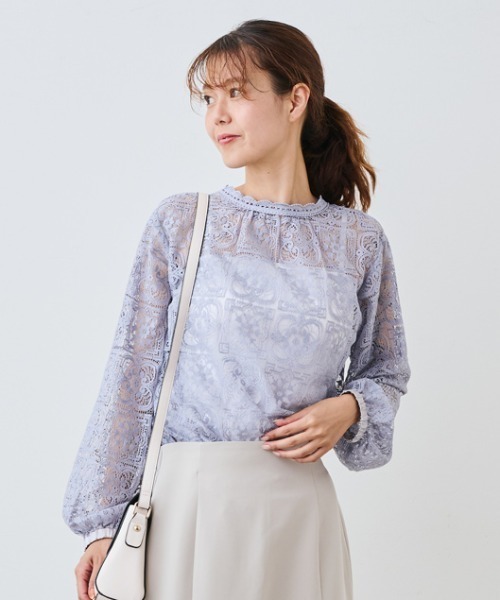 IEDIT（イディット）の「ＩＥＤＩＴ　前後２ーＷＡＹで楽しむレースブラウス（シャツ/ブラウス・レディース・ライトブラック/ブルーグレー・M/L/LL/3L/S/4L）」の2枚目の写真