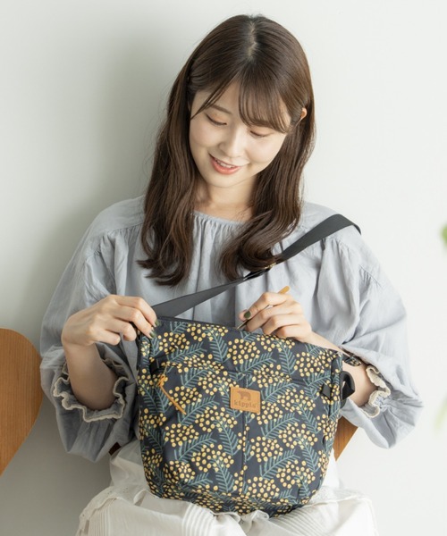 kippis（キッピス）の「台形ショルダーバッグ＜撥水加工＞（ショルダーバッグ・レディース・チャコールグレー/セージグリーン/ブラック系その他/イエロー/ベージュ/ブラック/カーキ/グレー系その他・FREE）」の20枚目の写真