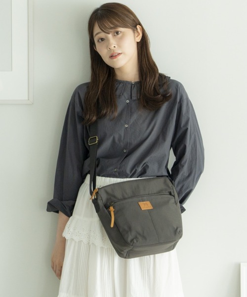 kippis（キッピス）の「台形ショルダーバッグ＜撥水加工＞（ショルダーバッグ・レディース・チャコールグレー/セージグリーン/ブラック系その他/イエロー/ベージュ/ブラック/カーキ/グレー系その他・FREE）」の22枚目の写真