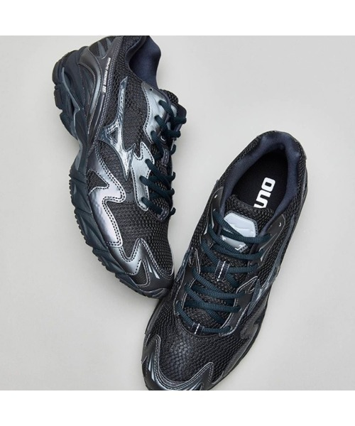 MIZUNO（ミズノ　）の「MIZUNO WAVE RIDER 10（ミズノ ウエーブライダー 10）（スニーカー・メンズ・ブラック系・23cm/23.5cm/24cm/24.5cm/25cm/25.5cm/26cm/26.5cm/27cm/27.5cm/28cm/28.5cm/29cm）」の7枚目の写真