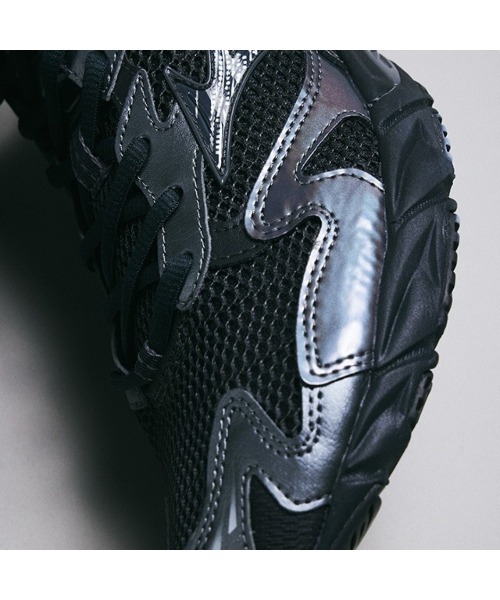 MIZUNO（ミズノ　）の「MIZUNO WAVE RIDER 10（ミズノ ウエーブライダー 10）（スニーカー・メンズ・ブラック系・23cm/23.5cm/24cm/24.5cm/25cm/25.5cm/26cm/26.5cm/27cm/27.5cm/28cm/28.5cm/29cm）」の9枚目の写真