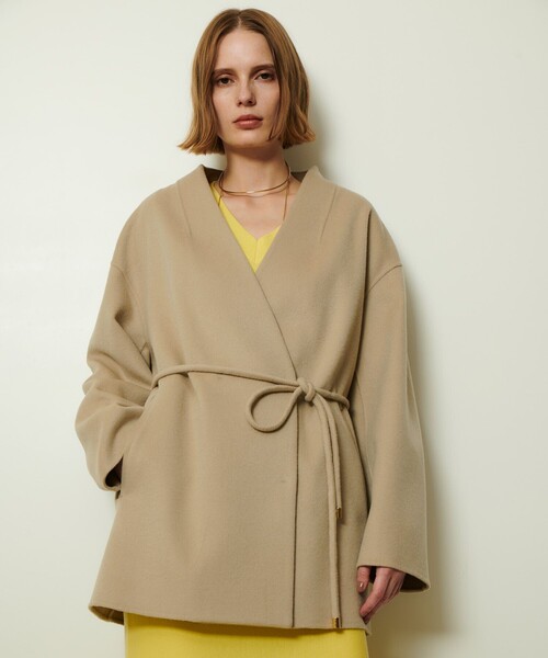 allureville（アルアバイル）の「カシミヤ混リバーミドルラップコート（ノーカラーコート・レディース・ベージュ/イエロー/チャコールグレー/ライトブルー・1/2）」の12枚目の写真