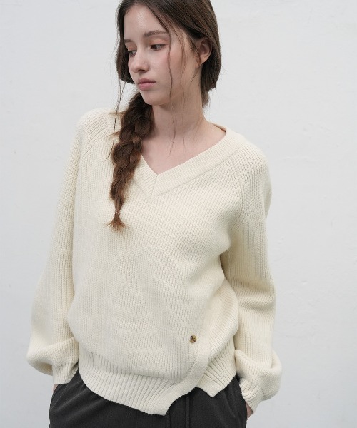 GENERAL IDEA（ジェネラルアイデア）の「v-neck slit hachi knit pullover スリットＶネックニットプルオーバー（ニット/セーター・レディース・カーキ/アイボリー/チャコール・L/M/S）」の4枚目の写真