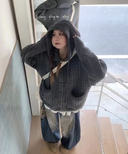 セール】【秋冬新作】フード付きケーブルニットカーディガン