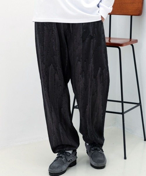 LOS ANGELES APPAREL（ロサンゼルスアパレル）の「【Los Angeles Apparel/ロサンゼルス・アパレル】14 OZ FLCE SWEATPANT DRIP DYE/ヘビーウェイト スウェットパンツ ドリップダイ 染め アメリカ製 無地 イージーパンツ ジョガーパンツ リラックスパンツ（スウェットパンツ・メンズ・オリーブ/ブラック系その他・MEDIUM/LARGE/X-LARGE/SMALL）」の2枚目の写真