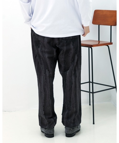 LOS ANGELES APPAREL（ロサンゼルスアパレル）の「【Los Angeles Apparel/ロサンゼルス・アパレル】14 OZ FLCE SWEATPANT DRIP DYE/ヘビーウェイト スウェットパンツ ドリップダイ 染め アメリカ製 無地 イージーパンツ ジョガーパンツ リラックスパンツ（スウェットパンツ・メンズ・オリーブ/ブラック系その他・MEDIUM/LARGE/X-LARGE/SMALL）」の9枚目の写真