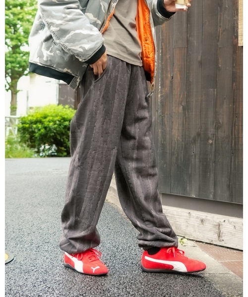 LOS ANGELES APPAREL（ロサンゼルスアパレル）の「【Los Angeles Apparel/ロサンゼルス・アパレル】14 OZ FLCE SWEATPANT DRIP DYE/ヘビーウェイト スウェットパンツ ドリップダイ 染め アメリカ製 無地 イージーパンツ ジョガーパンツ リラックスパンツ（スウェットパンツ・メンズ・オリーブ/ブラック系その他・MEDIUM/LARGE/X-LARGE/SMALL）」の15枚目の写真