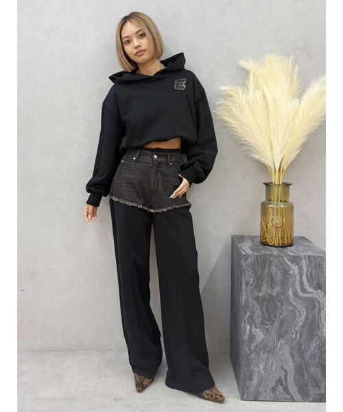 EVRIS（エヴリス）の「デニムワンポイントバルーンショートフーディ【セットアップ着用可能】（パーカー・レディース・ネイビー/グレー/ブラック・FREE）」の4枚目の写真