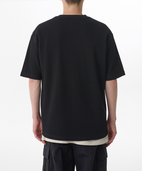 MUSINSA STANDARD（ムシンサスタンダード）の「ワッフルリラックスクルーネックTシャツ[ブラック]（Tシャツ/カットソー・メンズ・その他・SMALL/MEDIUM/LARGE/X-LARGE/XX-LARGE/XXX-LARGE）」の2枚目の写真