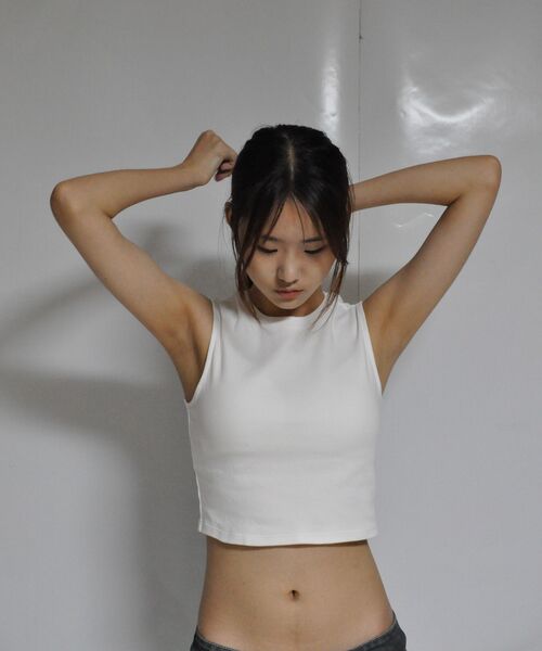 MUSINSA STANDARD WOMAN（ムシンサスタンダードウーマン）の「ウィメンズクルーネッククロップスリーブレストップ[ホワイト]（Tシャツ/カットソー・レディース・その他・SMALL/MEDIUM/LARGE/X-SMALL）」の6枚目の写真