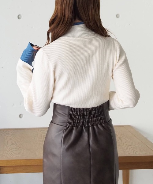 tiptop(ティップトップ)の「配色レイヤードハイネックプルオーバー(ニット/セーター・レディース・アイボリー/ブラック/チャコールグレー/レッド・FREE)」の11枚目の写真