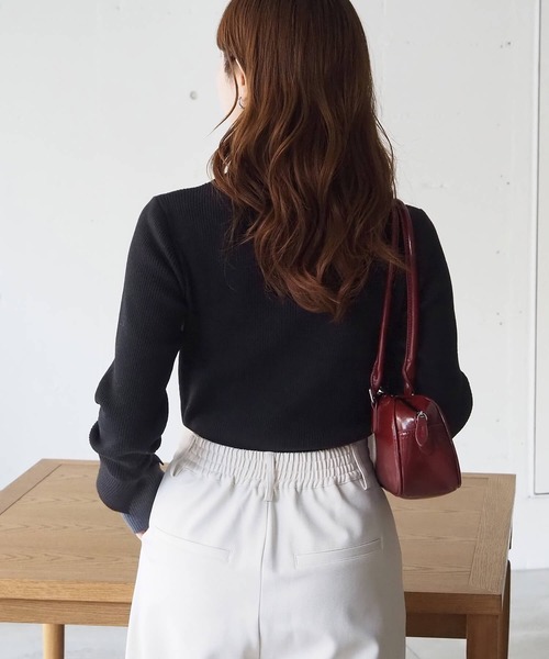 tiptop(ティップトップ)の「配色レイヤードハイネックプルオーバー(ニット/セーター・レディース・アイボリー/ブラック/チャコールグレー/レッド・FREE)」の22枚目の写真