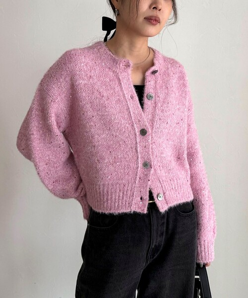 fredy emue（フレディエミュ）の「スパンコールニットカーディガン（カーディガン/ボレロ・レディース・チャコールグレー/ライトグレー/ベージュ/ピンク・38）」の16枚目の写真
