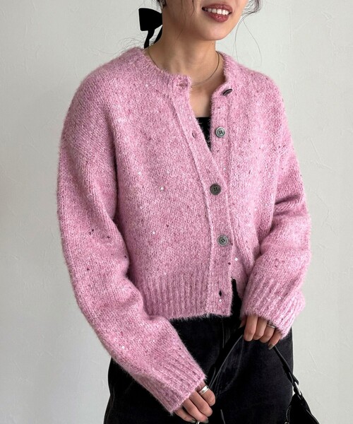 fredy emue（フレディエミュ）の「スパンコールニットカーディガン（カーディガン/ボレロ・レディース・チャコールグレー/ライトグレー/ベージュ/ピンク・38）」の17枚目の写真