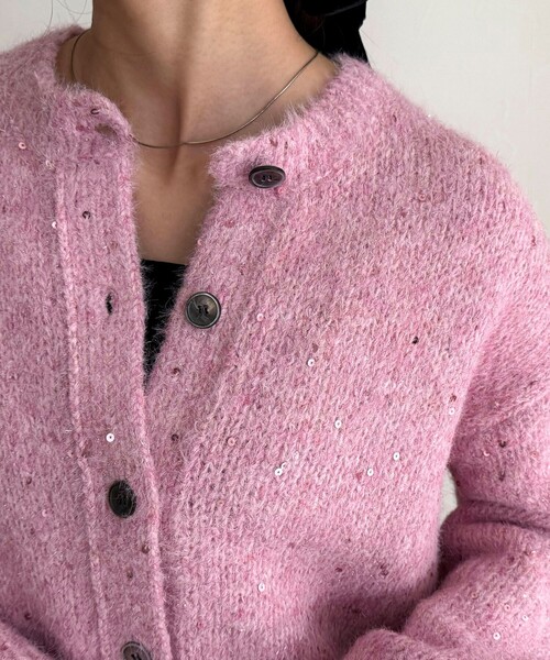 fredy emue（フレディエミュ）の「スパンコールニットカーディガン（カーディガン/ボレロ・レディース・チャコールグレー/ライトグレー/ベージュ/ピンク・38）」の21枚目の写真