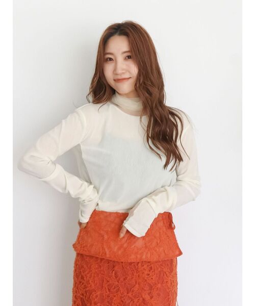 Ungrid(アングリッド)の「シアーベロアハイネックロングスリーブTee(Tシャツ/カットソー・レディース・ブラック/パープル/オフホワイト/ブルー・FREE)」の17枚目の写真