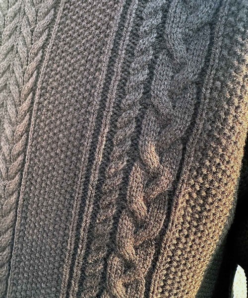 ARCADE（アーケード）の「ケーブル編みニットセーター クルーネック（ニット/セーター・メンズ・グレー/ホワイト/ネイビー/チャコール/ブラック・M/L/XL）」の11枚目の写真