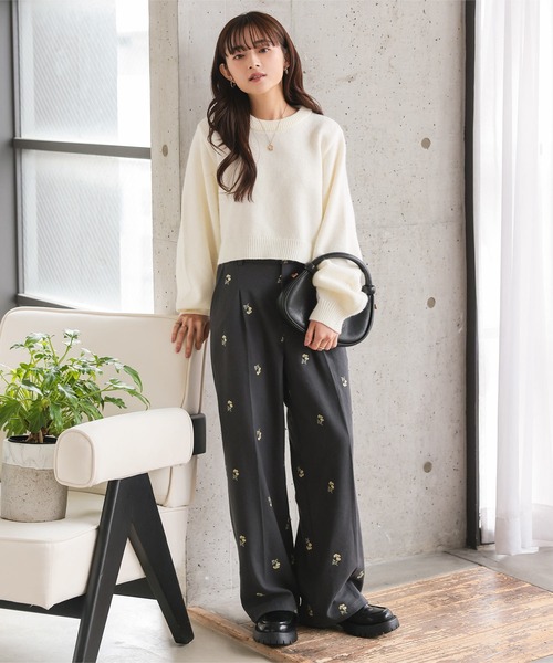 Petitle（プチレ）の「[ 低身長向けサイズ ] 花柄刺繍タックワイドパンツ（その他パンツ・レディース・ブラウン/チャコール・PM）」の4枚目の写真